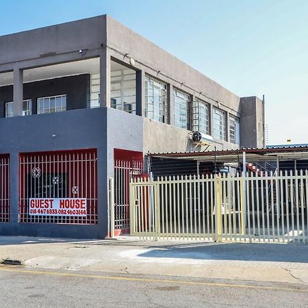 Sani Bonani Guest House Klerksdorp Luaran gambar