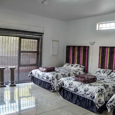 Sani Bonani Guest House Klerksdorp Luaran gambar